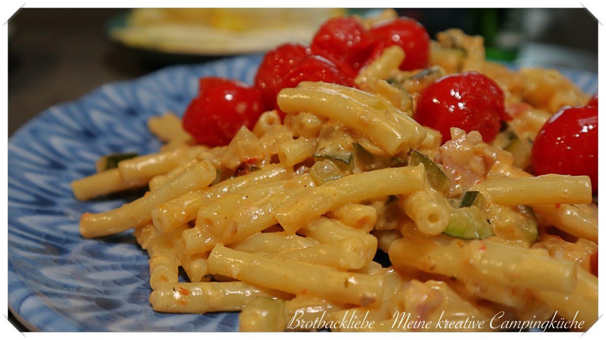 Pasta mit Zucchinisoße und Tomaten - Brotbackliebe - Meine kreative ...